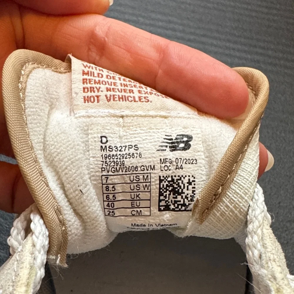 New Balance 327 - Picture 7 of 7